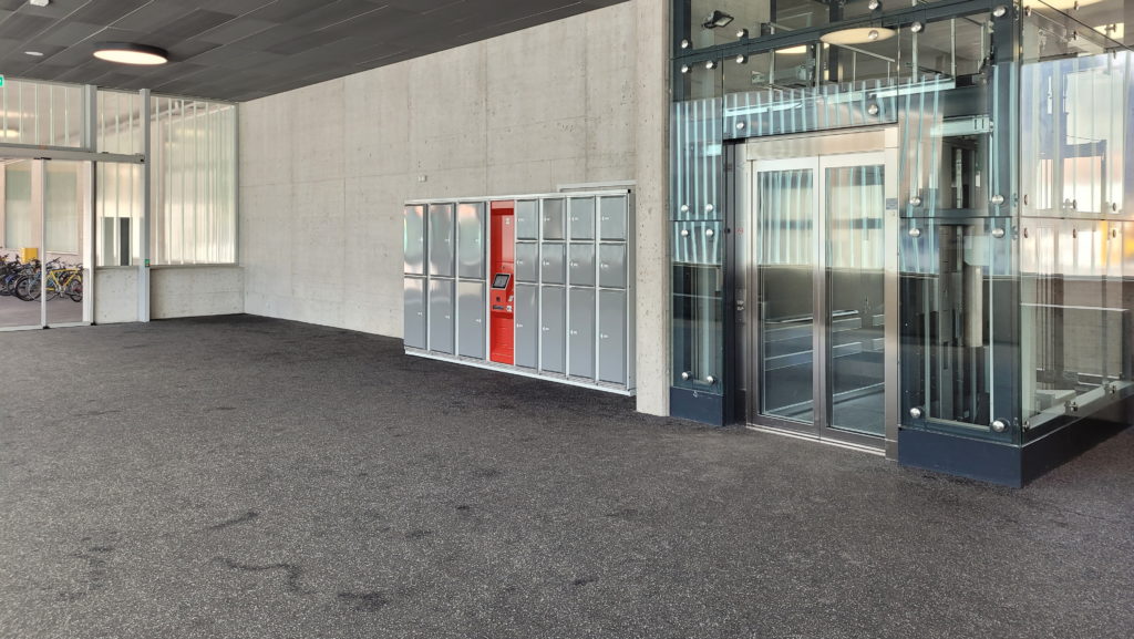 Nouvelle installation de casiers à la gare d'Andermatt